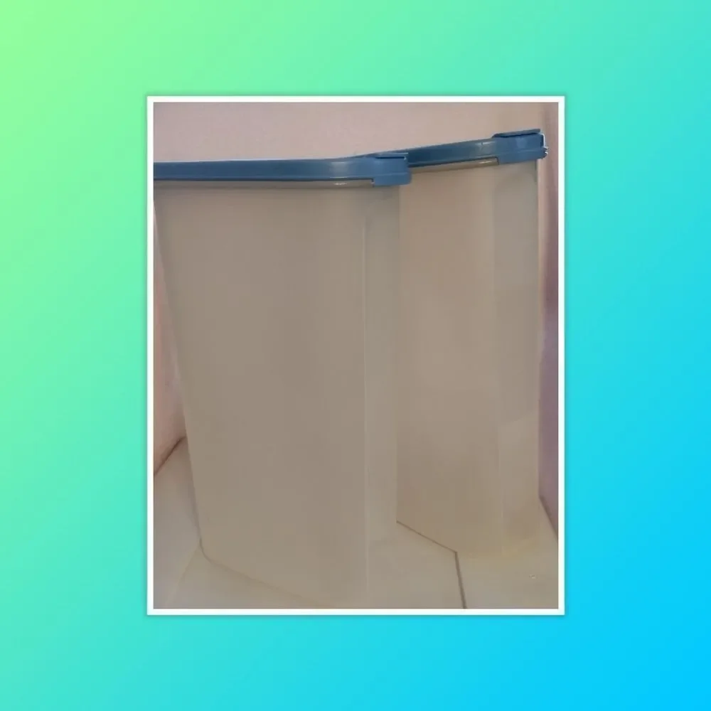 Tupperware (2) 1615-5 Canisters 2.9 Liters, 12.25 Cups
